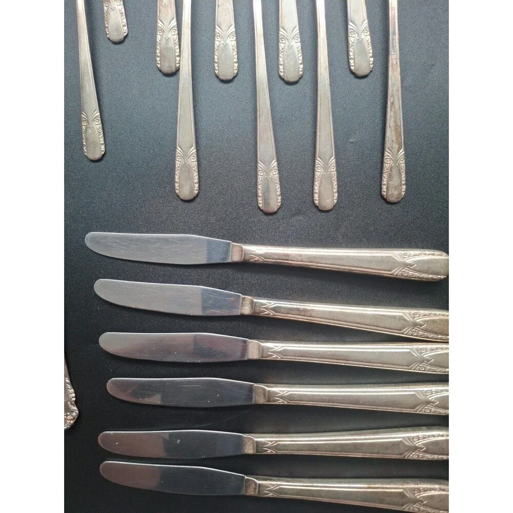 Mixed Lot of 26 Vintage Silverplate Flatware Knives and Forks 2.16 Pounds